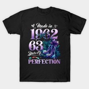 Womens 63rd Birthday Floral Made in 1962 Gifts 63 Years Old T-Shirt